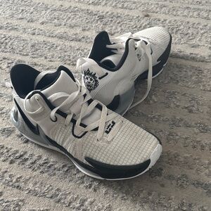 Women’s Athletic Basketball Shoes 6.5